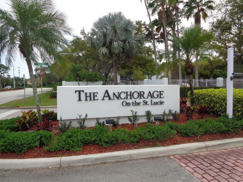 2512 Se Anchorage Cove - Photo 1