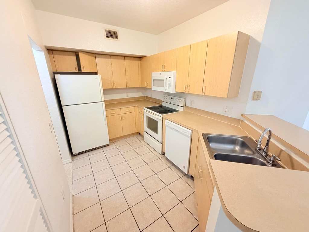 1302 Belmont Lane - Photo 5