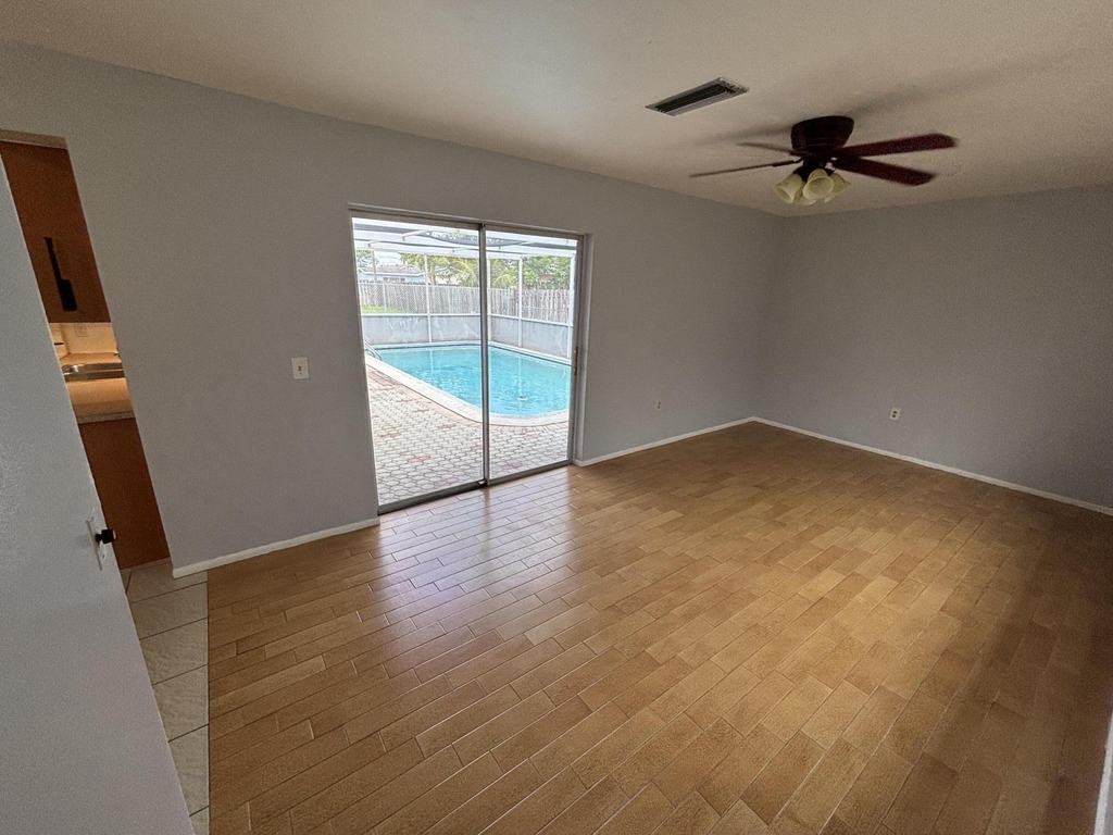 11421 Nw 39th Place - Photo 5