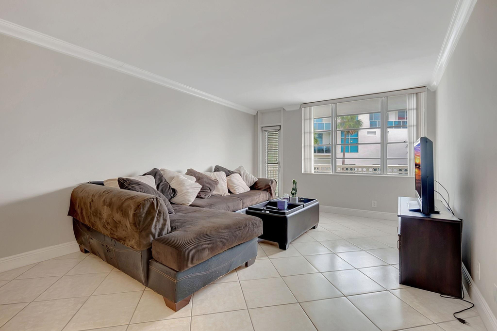 1913 S Ocean Drive - Photo 3