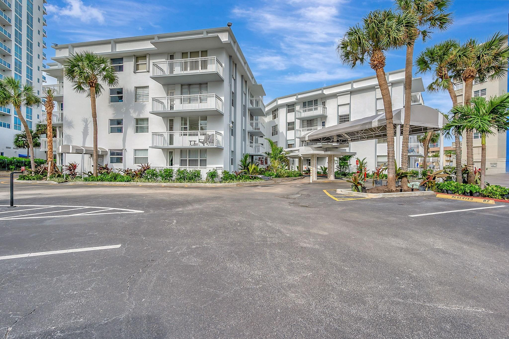 1913 S Ocean Drive - Photo 2