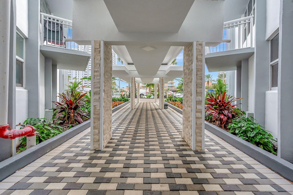 1913 S Ocean Drive - Photo 32