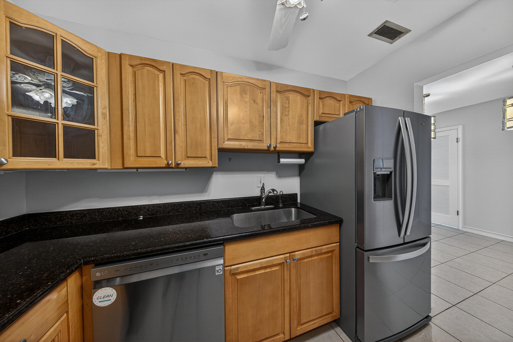 6521 Bay Club Drive - Photo 19