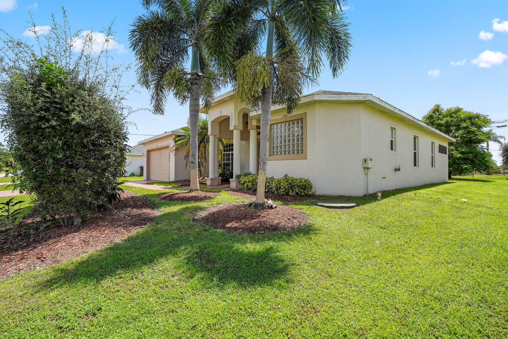 1092 Sw Majorca Avenue - Photo 3