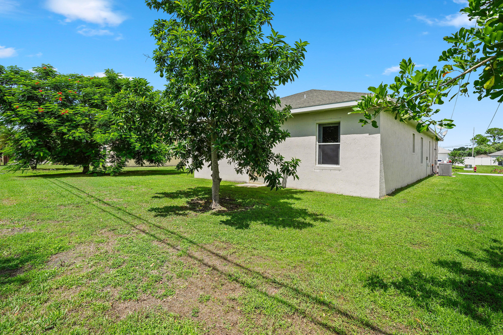 1092 Sw Majorca Avenue - Photo 5