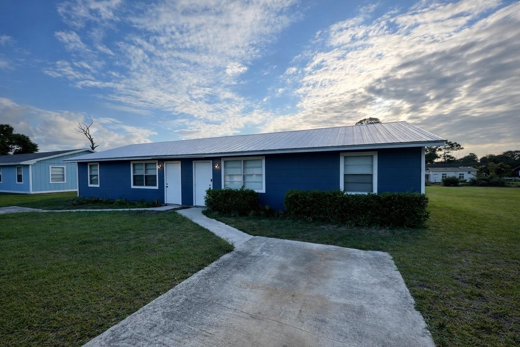 5010 Killarney Avenue - Photo 0