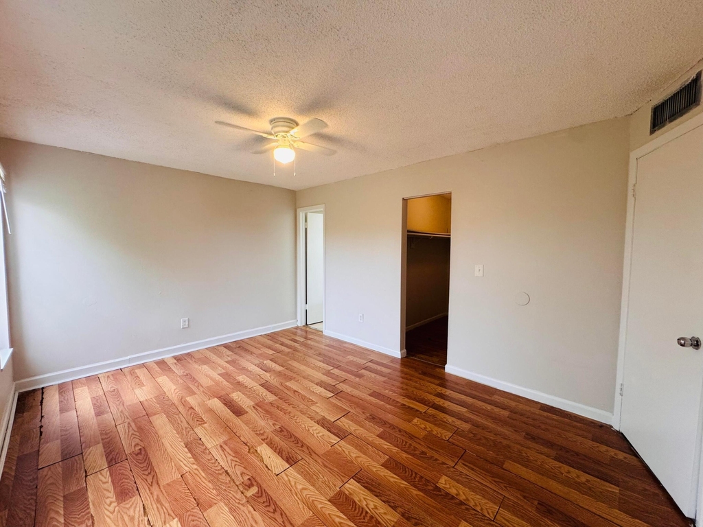 2800 Nw 56th Avenue - Photo 17