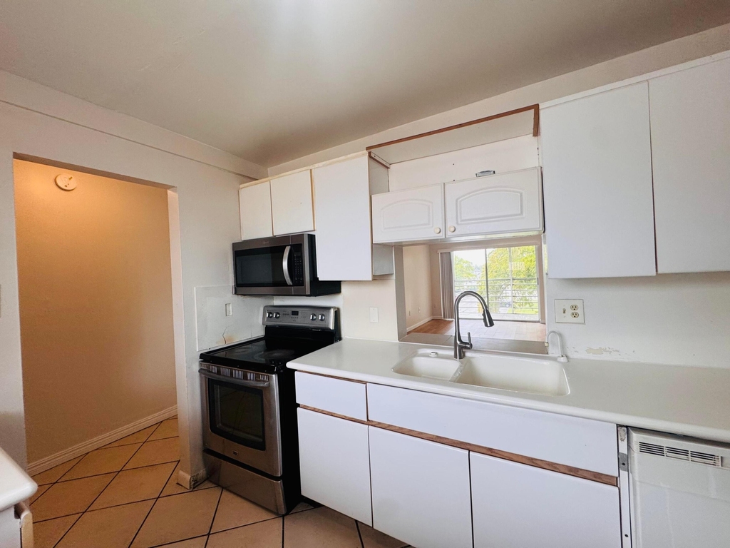 2800 Nw 56th Avenue - Photo 4