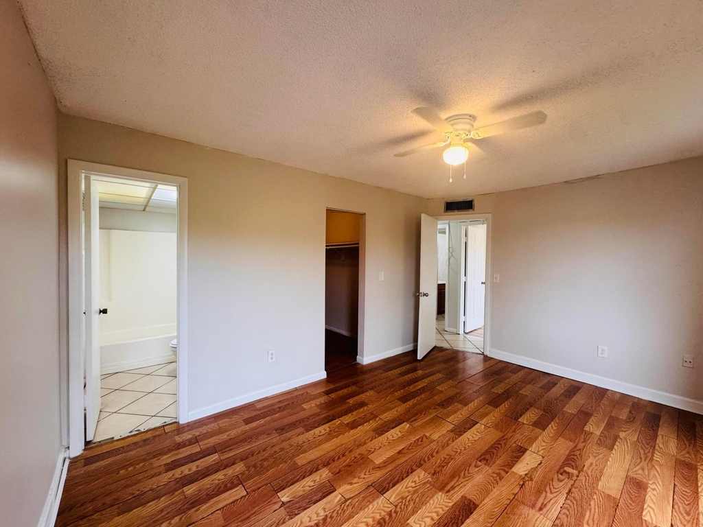 2800 Nw 56th Avenue - Photo 12