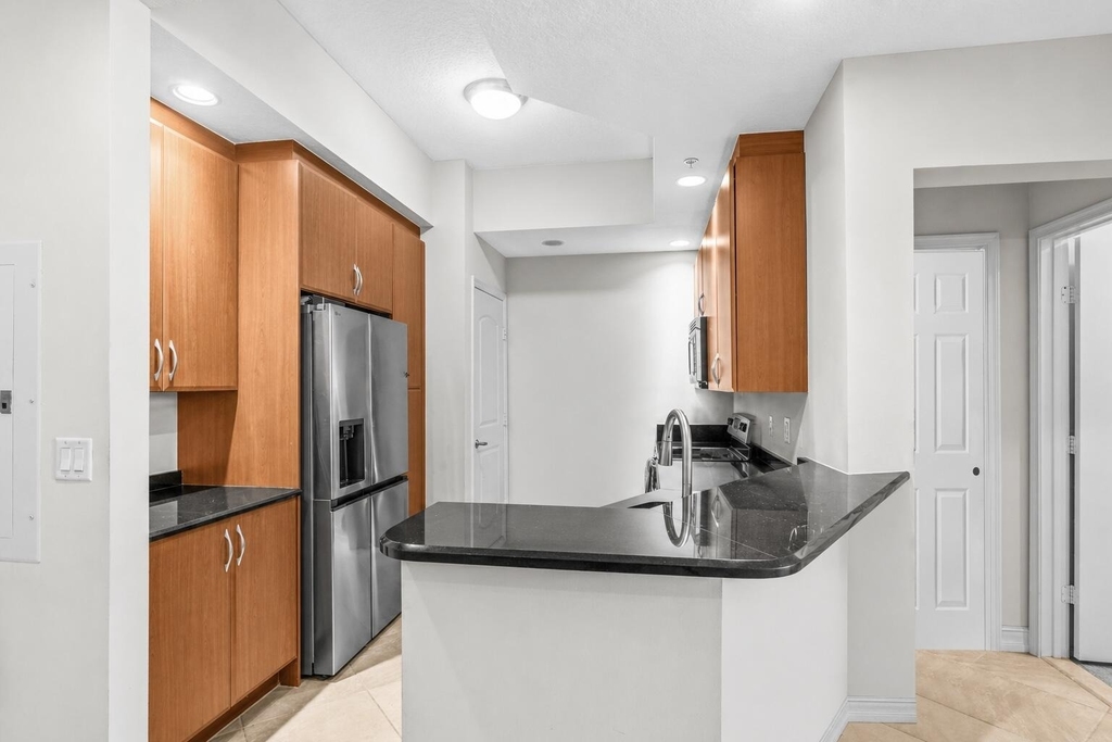 701 S Olive Avenue - Photo 3