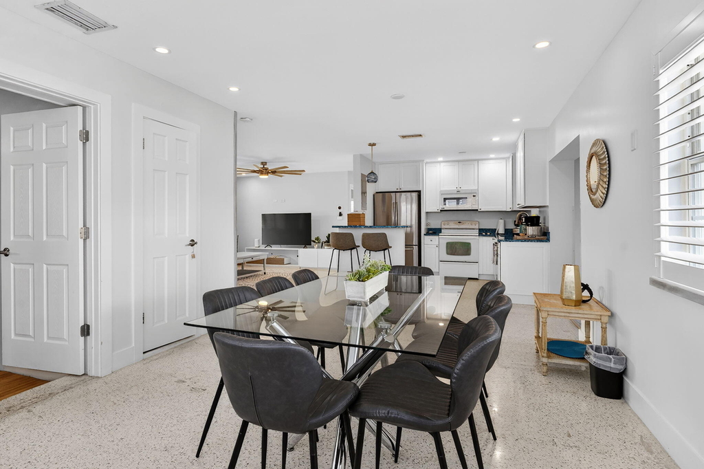 1123 Se 2nd Avenue - Photo 9