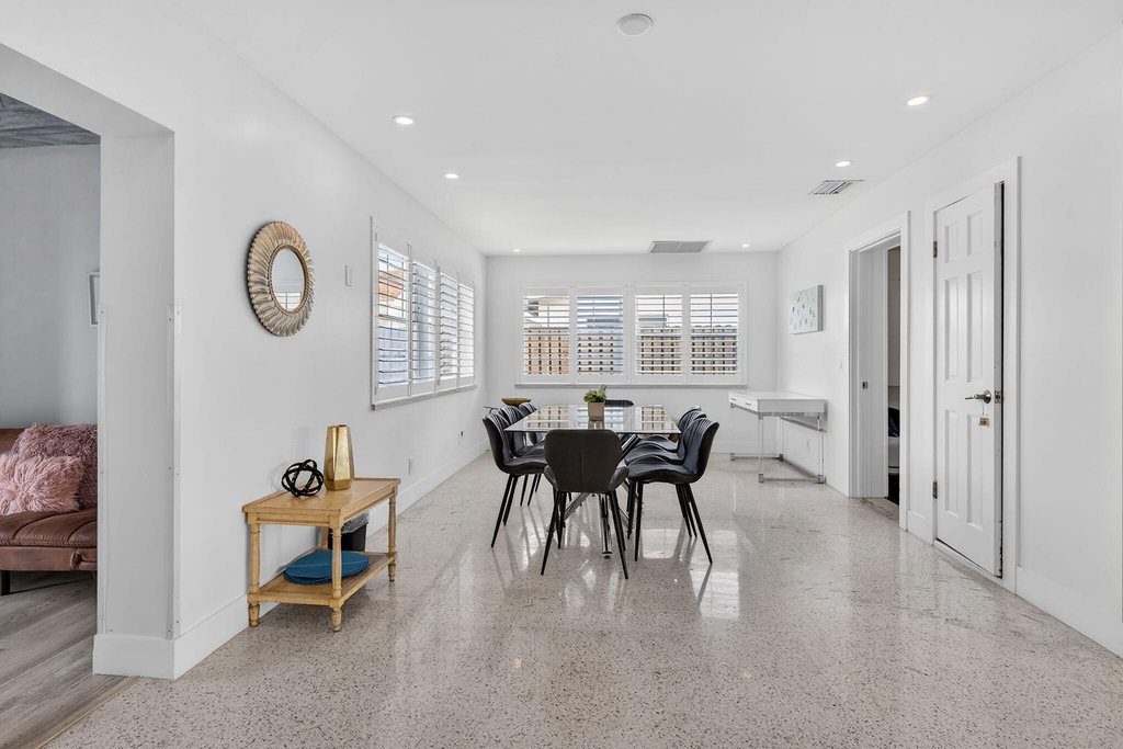 1123 Se 2nd Avenue - Photo 8