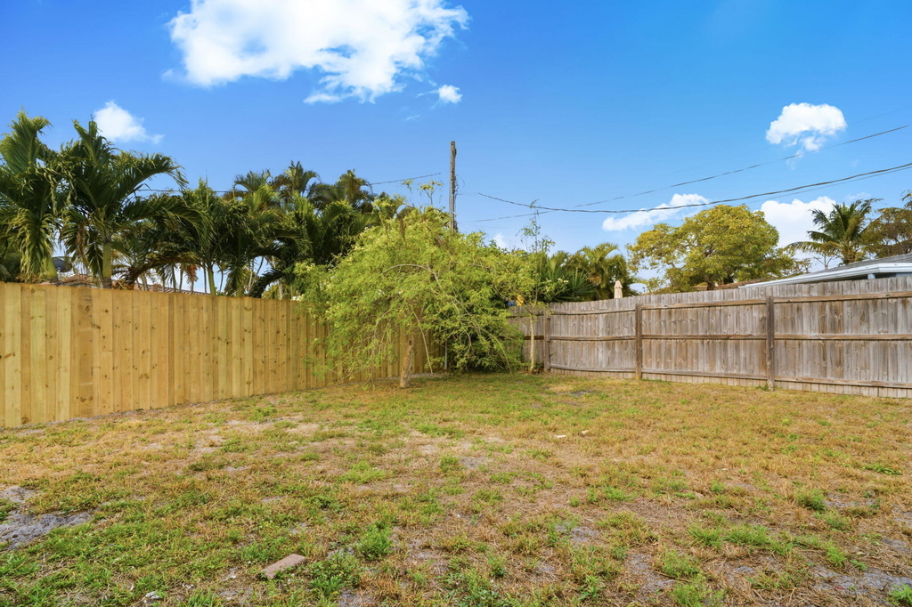 1123 Se 2nd Avenue - Photo 31