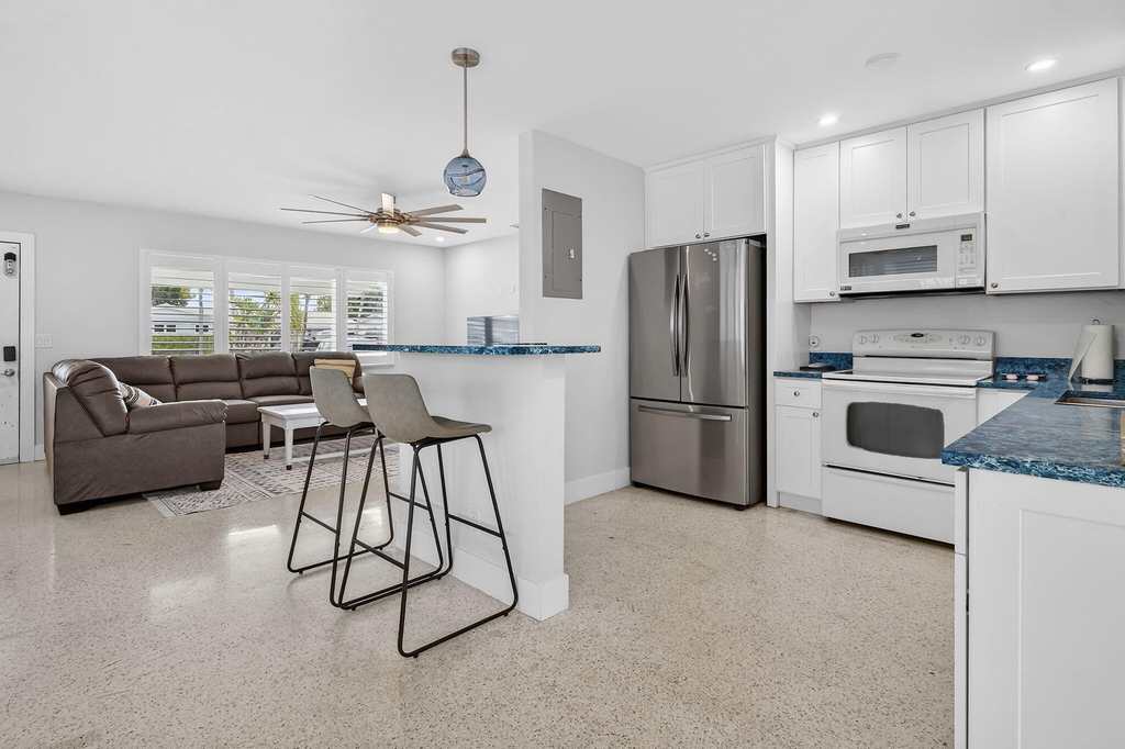 1123 Se 2nd Avenue - Photo 36