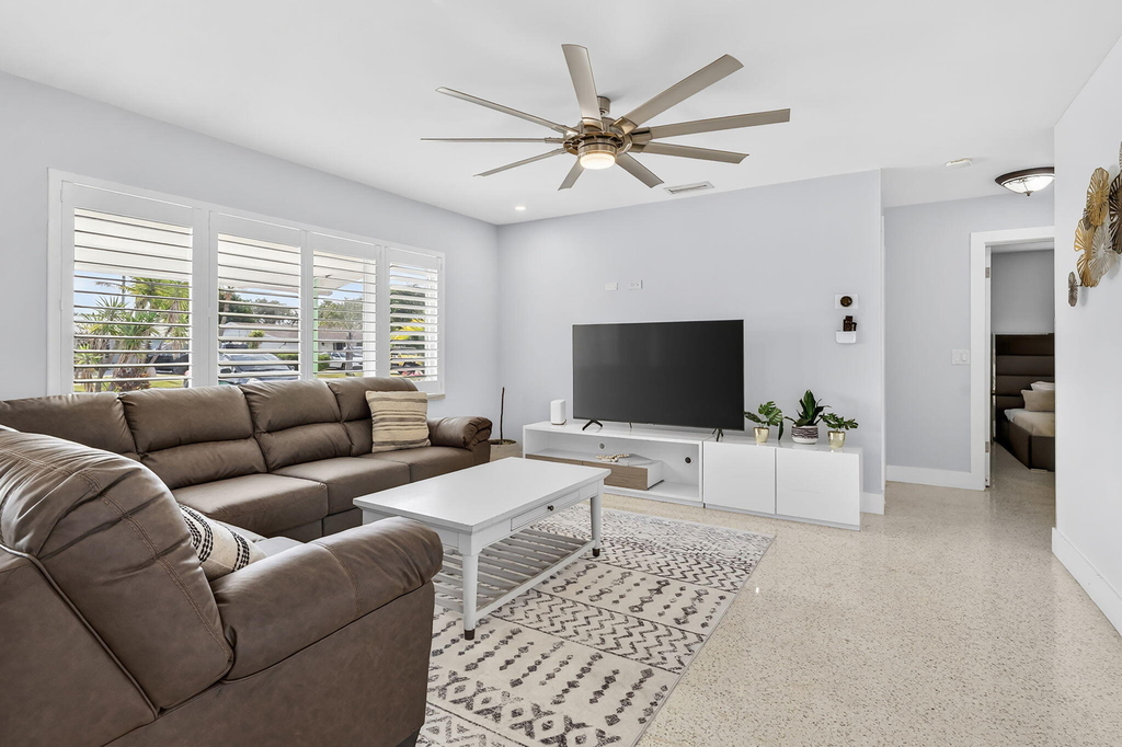 1123 Se 2nd Avenue - Photo 27