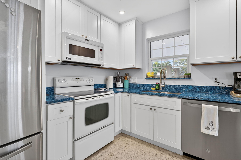 1123 Se 2nd Avenue - Photo 7
