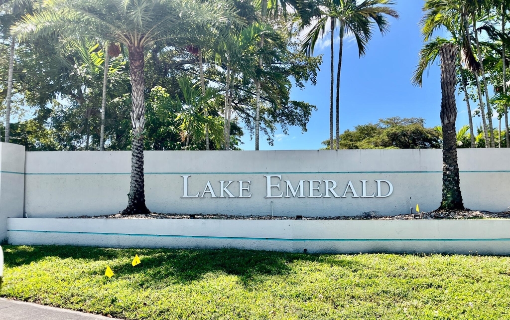 113 Lake Emerald Drive - Photo 0