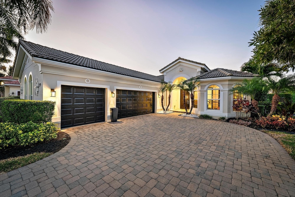 279 Carina Drive - Photo 3