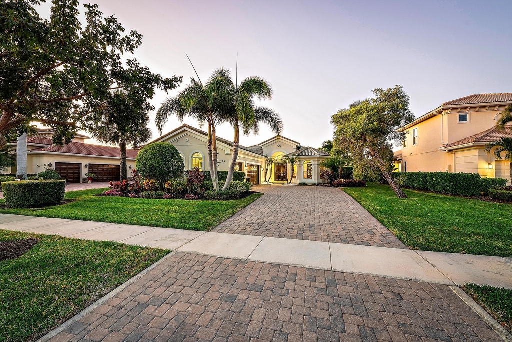279 Carina Drive - Photo 2