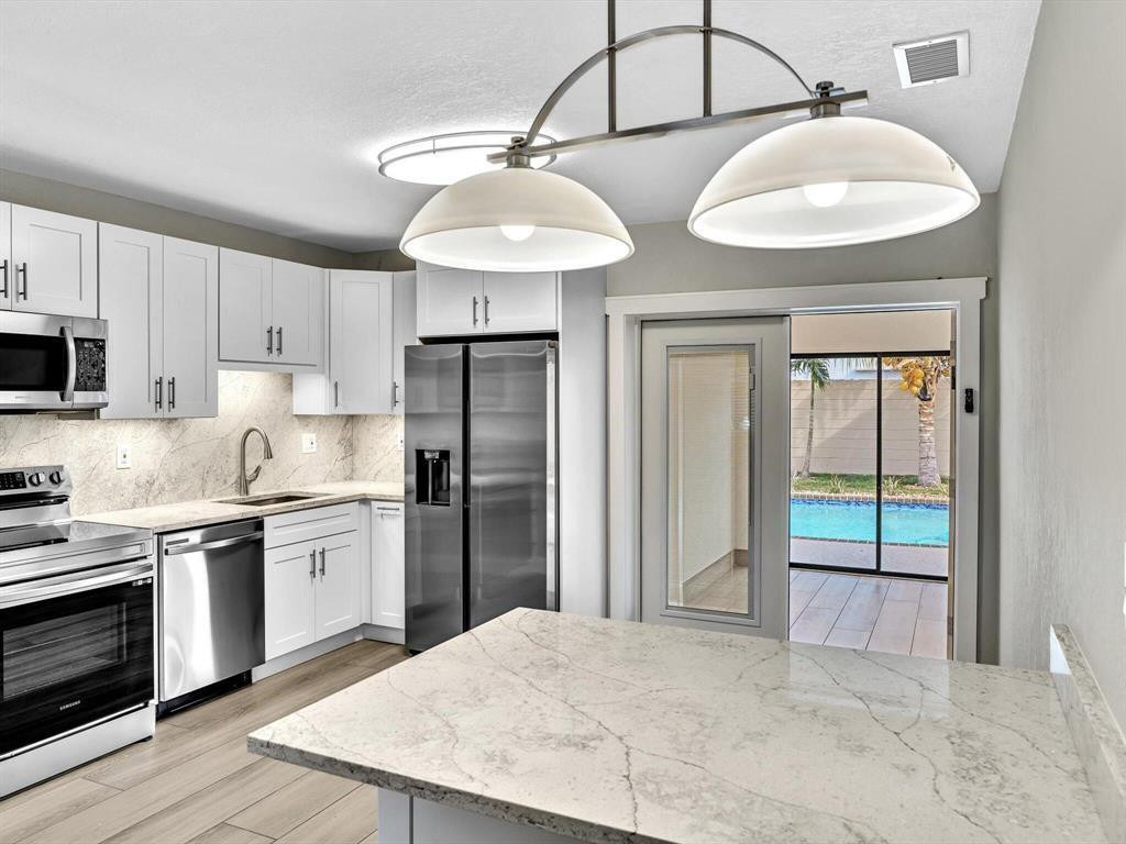 541 Ne 18th Street - Photo 4