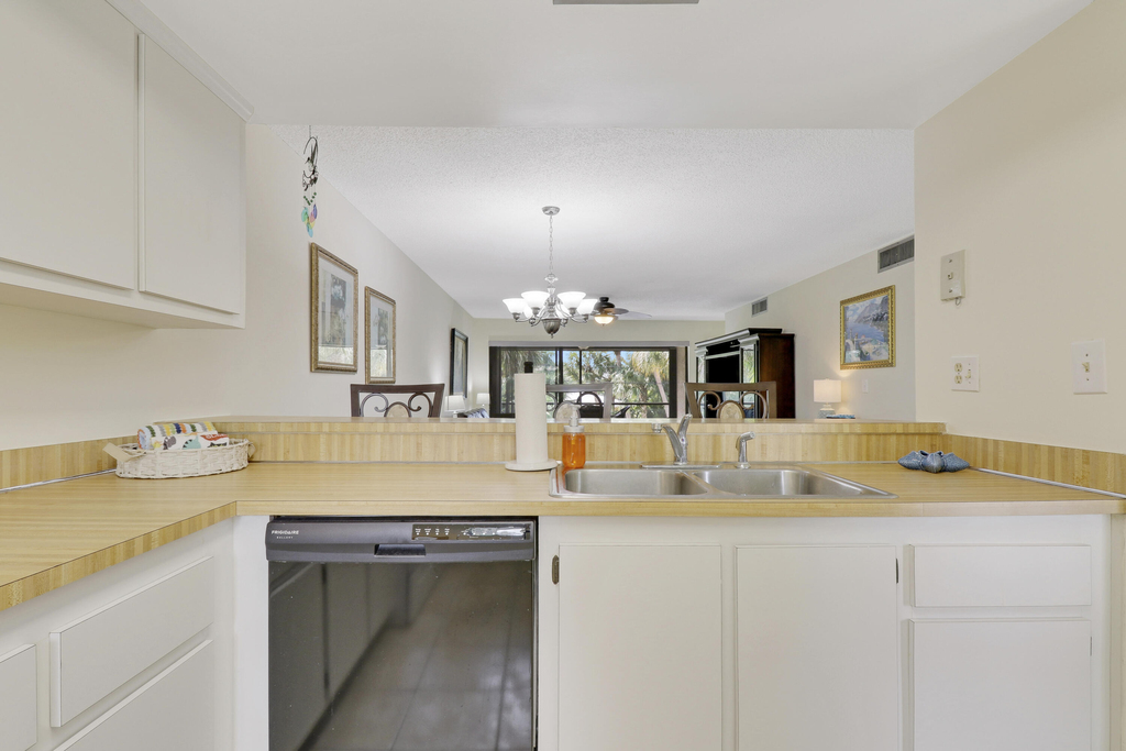 1600 Ne Dixie Highway - Photo 9