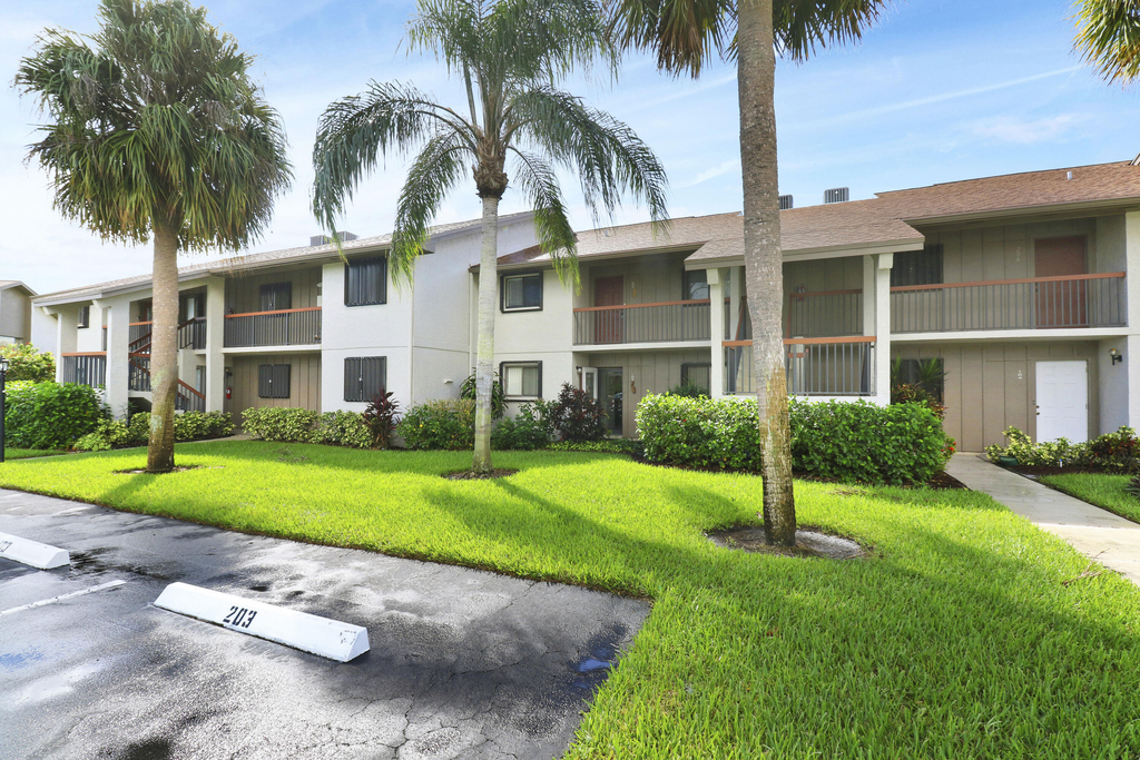 1600 Ne Dixie Highway - Photo 0