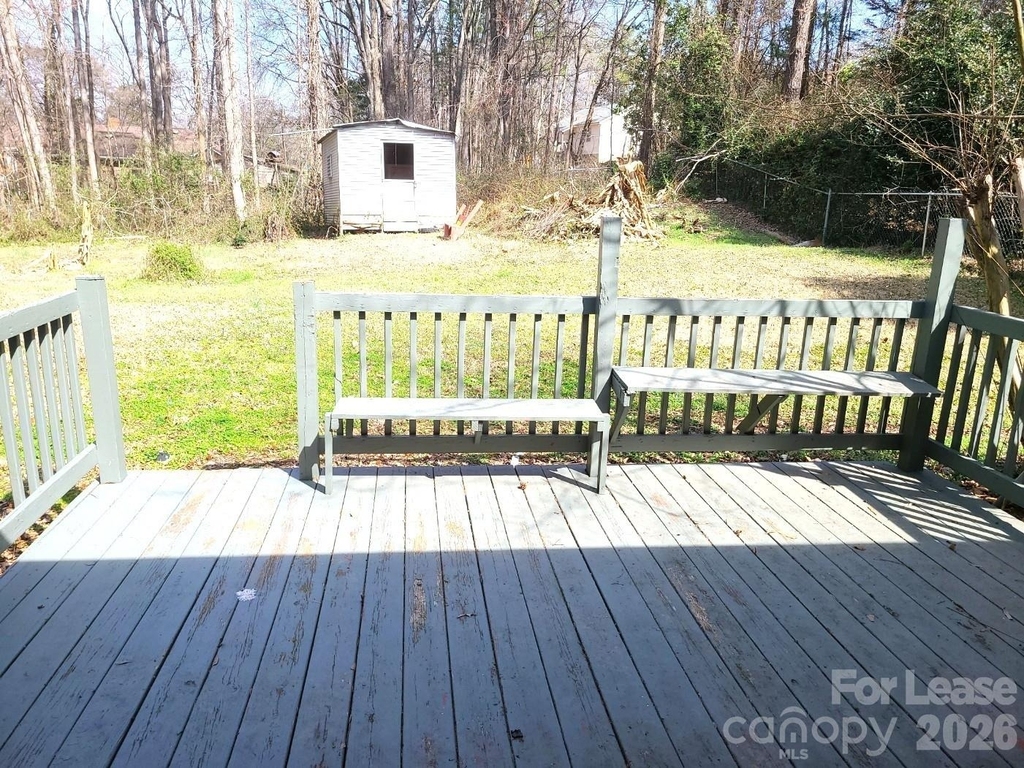 711 E John Street - Photo 11