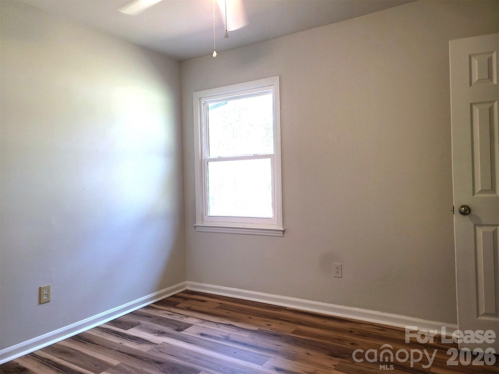 711 E John Street - Photo 6