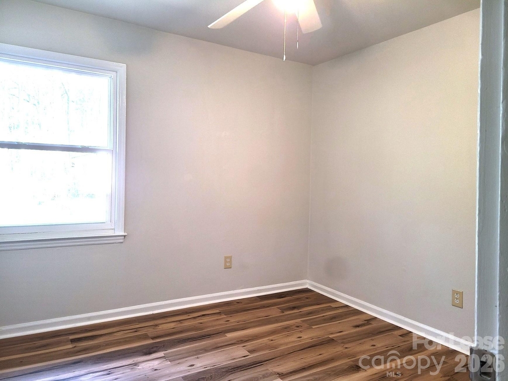 711 E John Street - Photo 8