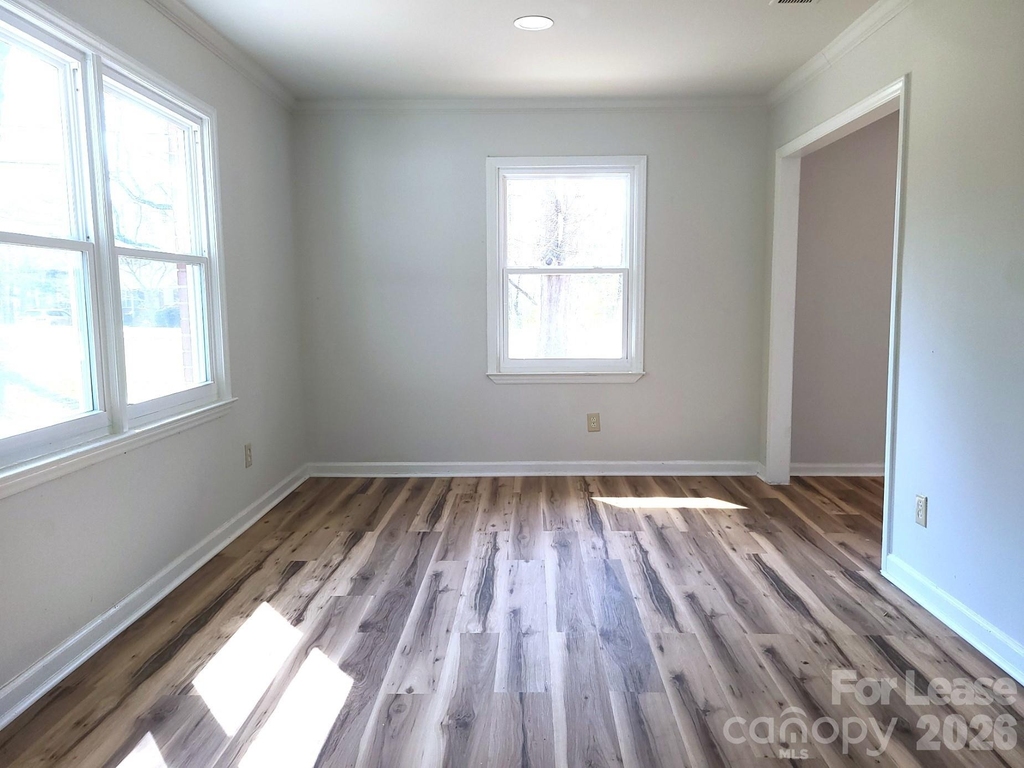 711 E John Street - Photo 4