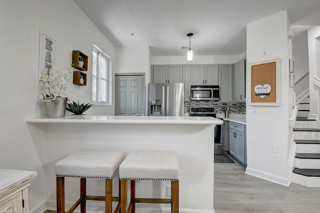 525 Bayfront Drive - Photo 2
