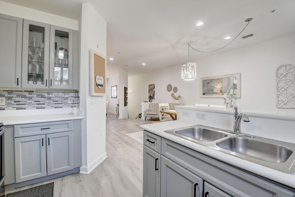 525 Bayfront Drive - Photo 3