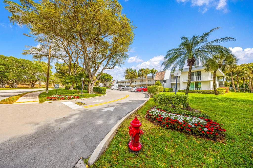 4261 W Palm Aire Drive - Photo 33