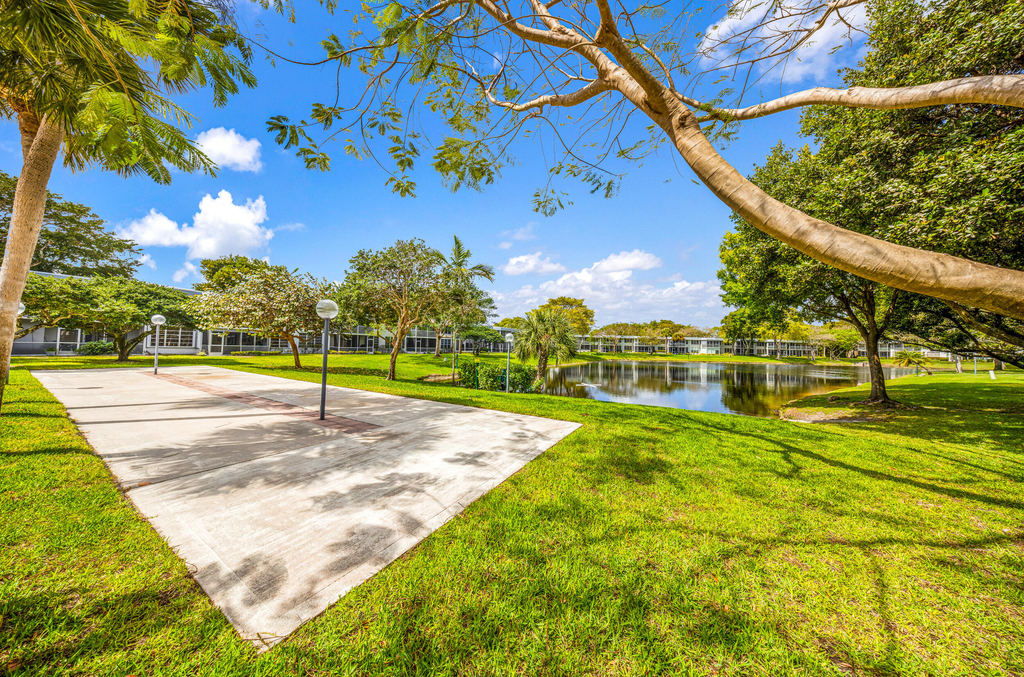 4261 W Palm Aire Drive - Photo 35