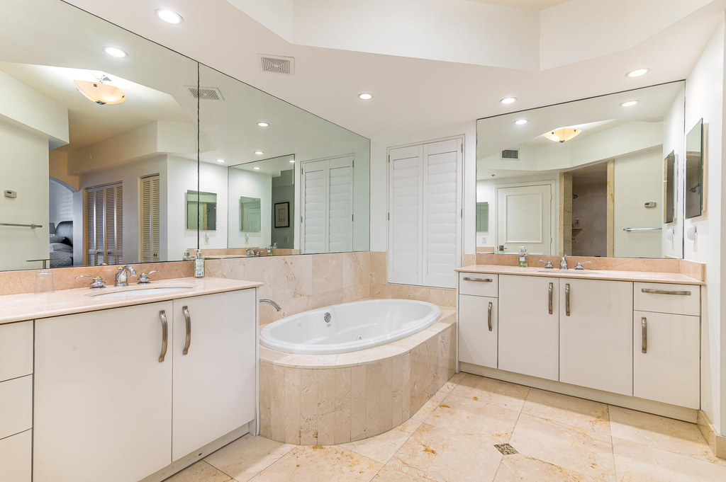 2051 Se 3rd Street - Photo 16