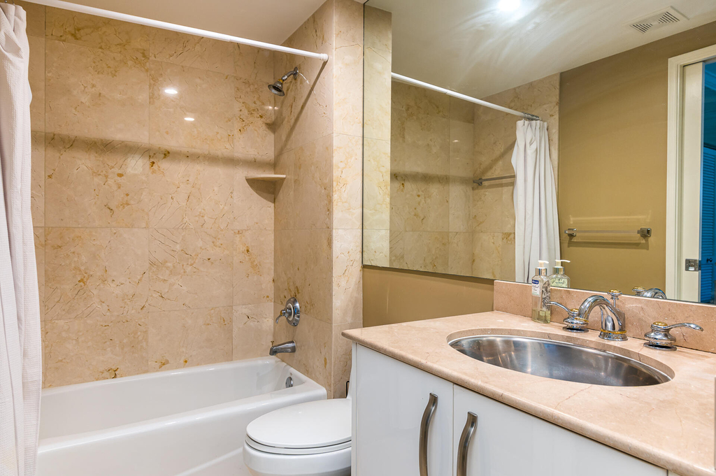 2051 Se 3rd Street - Photo 18