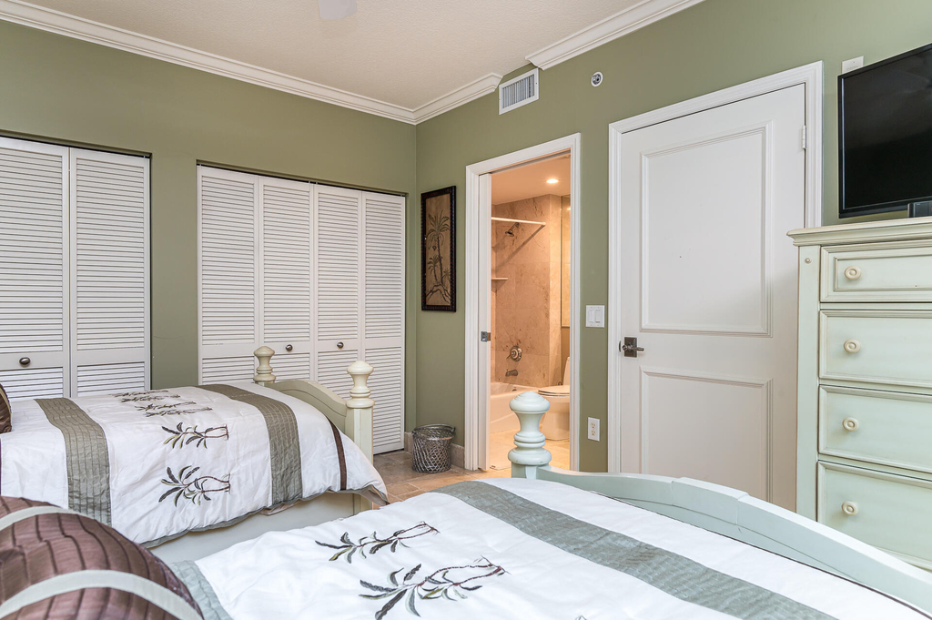 2051 Se 3rd Street - Photo 17