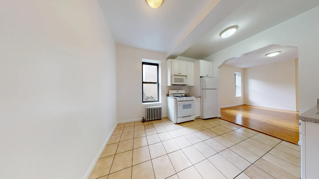 East 38th Street - Photo 4