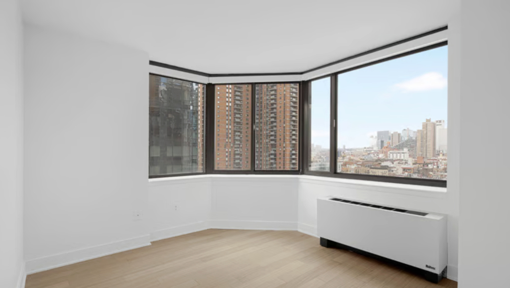 West 42nd Street - Photo 3