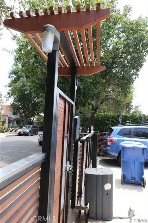 1323 N Cherokee Avenue - Photo 1