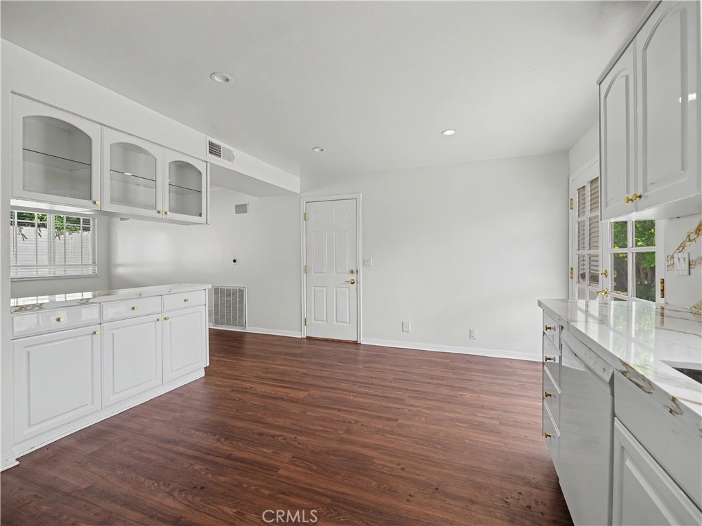 24060 Hatteras Street - Photo 21