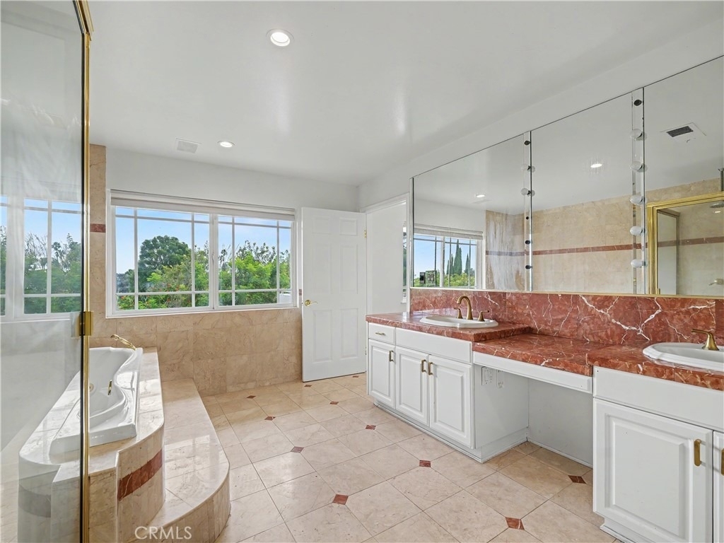 24060 Hatteras Street - Photo 28