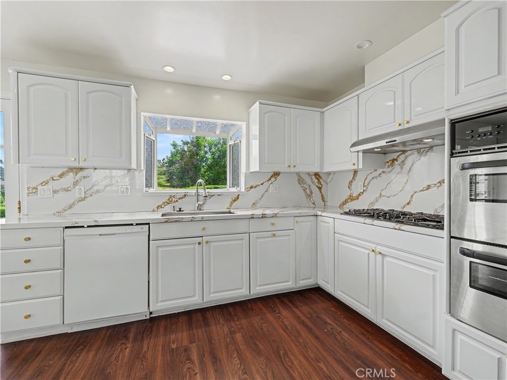 24060 Hatteras Street - Photo 19
