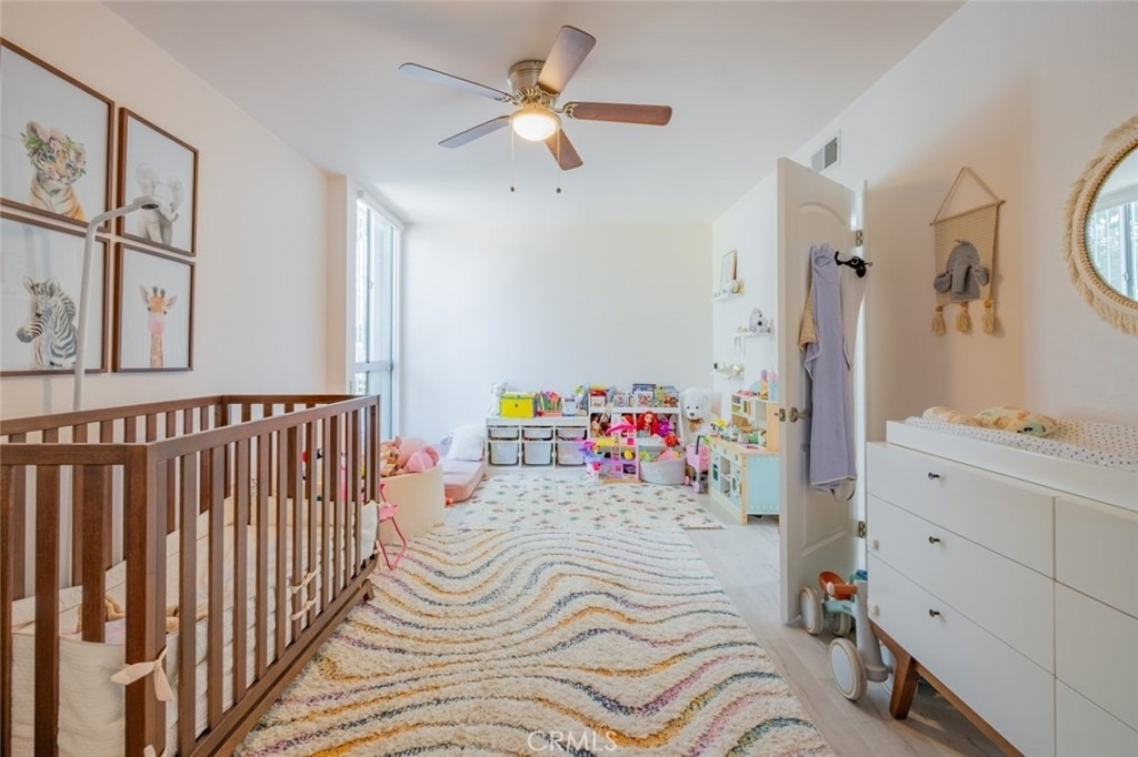 4487 Colbath Avenue - Photo 11