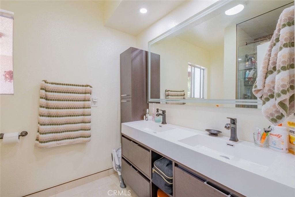 4487 Colbath Avenue - Photo 15