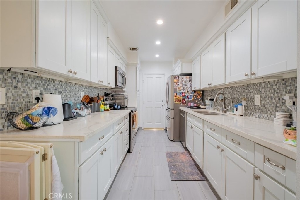 4487 Colbath Avenue - Photo 6