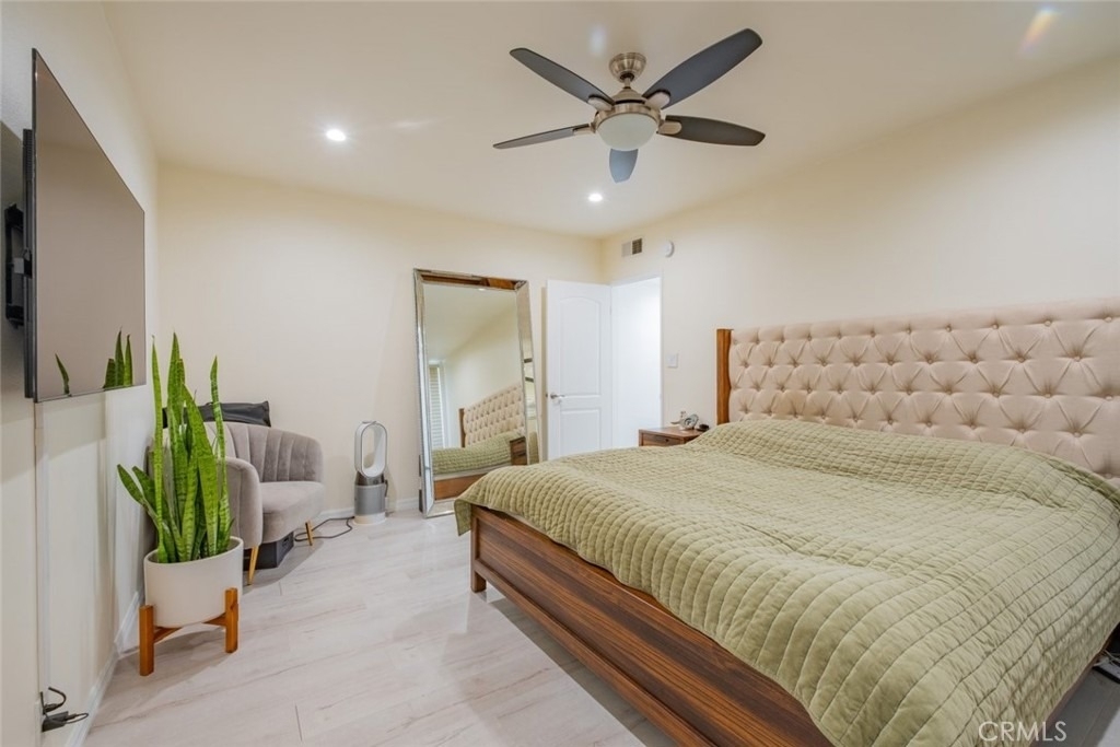 4487 Colbath Avenue - Photo 13