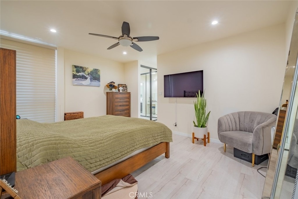 4487 Colbath Avenue - Photo 12