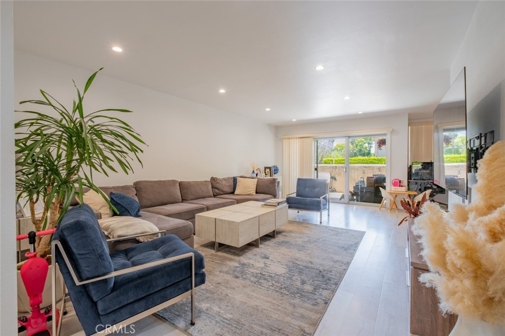 4487 Colbath Avenue - Photo 2
