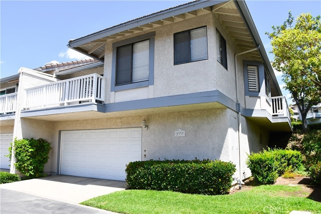 2337 E Skyline Drive - Photo 0